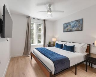 Downtown Luxury 2BD 2BA Pool Spa Pking Bowling - 8