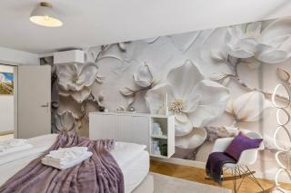 Designer Old Town residence WaterView AC - 9
