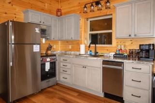 Moonbow Cabin - Secluded Couples Cabin with Hot Tub - 7