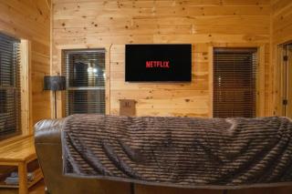 Moonbow Cabin - Secluded Couples Cabin with Hot Tub - 4