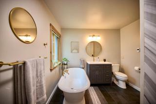 Mid-mod VT Dream Chalet near skiing and lake with Clubhouse hot tub, pools - 7