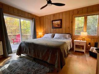 Mid-mod VT Dream Chalet near skiing and lake with Clubhouse hot tub, pools - 4
