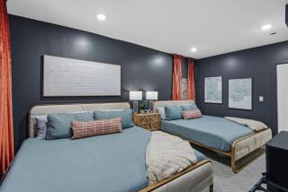 Luxury STL Oasis: Sauna, Firepit Lounge & Games - 7