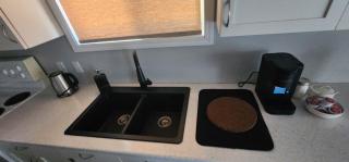 Peaceful 3BR Lakeside Escape, Neepawa, Canada - 4