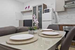 Modern Retreat in the Heart of St Julians - 3