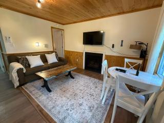 Lakewoods Cottage - 3