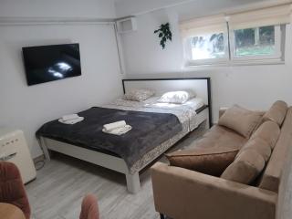 King-Size Bed Studio - 4