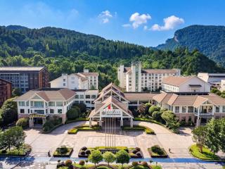 Pullman Zhangjiajie Hotel - 0