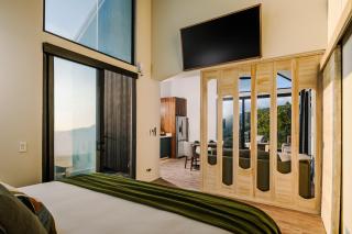 Lakay Monteverde with Heated Pool, Golf Cart and Breakfast - 8