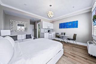 1BR Retreat with Private Terrace - Palm Beach - 4