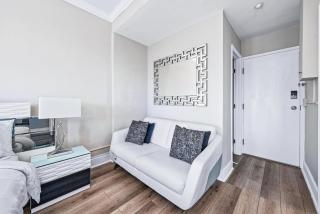 1BR Retreat with Private Terrace - Palm Beach - 1