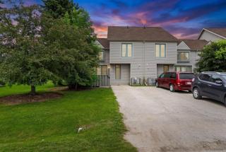 The Family Escape Townhome - 9