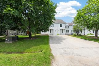 Family Townhome with outdoor pool access - 6