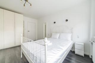 Bukowska Airport Comfort Apartment by BookingHost - 0