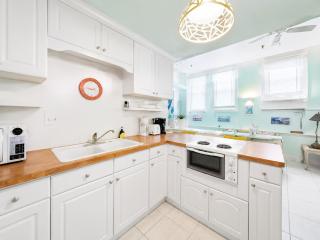 Rare Garden Studio | Pool Deck Access + Beach - 5