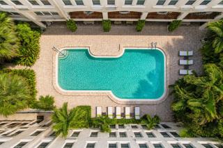 Rare Garden Studio | Pool Deck Access + Beach - 2