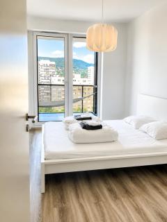 Waterfront City apt Buda Hills Views&Free parking - 7
