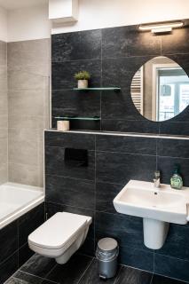 Waterfront City apt Buda Hills Views&Free parking - 4