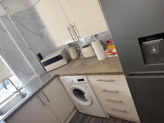Elegant 3BR Doncaster Home Near Town Centre - 6