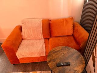 Elegant 3BR Doncaster Home Near Town Centre - 1
