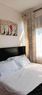 Lakefront calm, golden sunsets, pure comfort! - 2