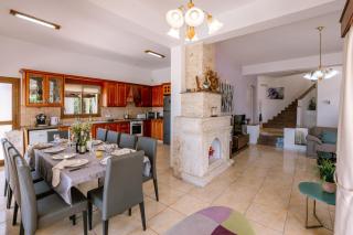 Villa Rafaella Private Pool, Gym & Jacuzzi - 1