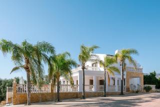 Villa Rafaella Private Pool, Gym & Jacuzzi - 6