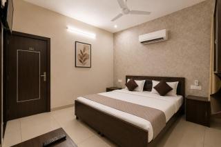 Hotel Devine Opp Jubilee Walk Mall & Near Gurdwara Sohana - 0