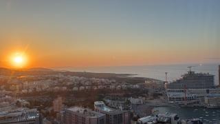 Luxury Sky Residence at Mercury Tower 22nd Floor Sea View Infinity Pool - 8