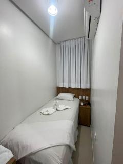 Bara's Hotel - 8