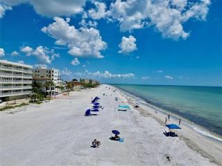 Indian Shores Beach Condo, Sleeps 4, Steps to Sand - 7