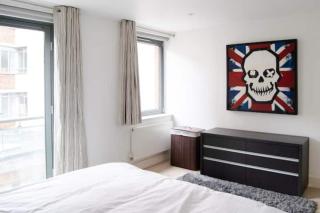 Modern 2 Bedroom with balcony Near Oxford Street - 2
