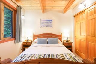 Nostalgic Mt Baker Cabin with King Bed in Snowline - 2