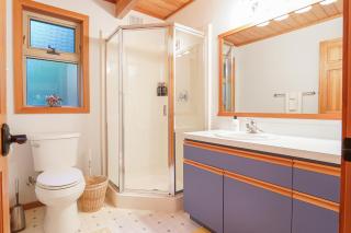 Nostalgic Mt Baker Cabin with King Bed in Snowline - 1