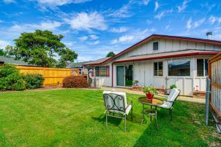 2-Unit Family Combo, Walk to Downtown Sequim! - 9