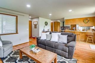 2-Unit Family Combo, Walk to Downtown Sequim! - 4