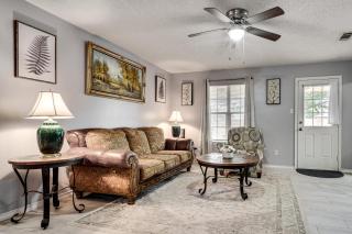 2 Mi to Texas Tech: Pet-Friendly Home, Fenced Yard - 5