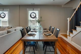 5 Mi to Boston & Airport! Townhome w/ Skyline View - 8