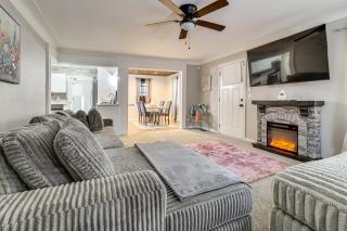 4 Mi to UToledo! Cozy Family Home - 9