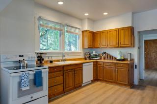 Easy Access to Dtwn! Seattle Group-Friendly Home - 3