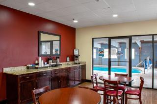 Red Roof Inn & Suites Middletown - Franklin - 4