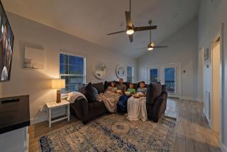 Gorgeous Home with Huge Private Pool and Game Room - San Leon - 4