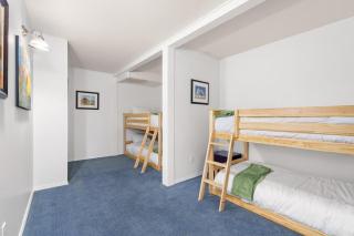 Luxury 6-Bedroom - Whistler Village - 3