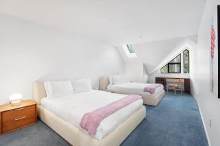 Luxury 6-Bedroom - Whistler Village - 4