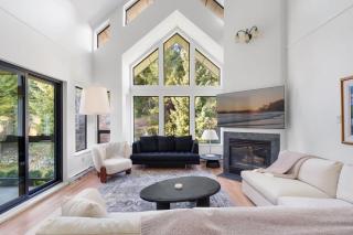Luxury 6-Bedroom - Whistler Village - 5