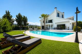Gregorys Private Luxury Villa with Heated Pool & Gardens - 4