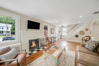 Huntington Village 4BR Walkable Sleeps 8 - 7