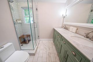 Huntington Village 4BR Walkable Sleeps 8 - 4