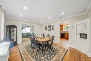 Huntington Village 4BR Walkable Sleeps 8 - 2