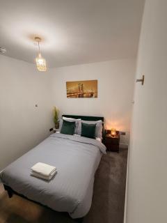 Green Haven, Cozy 2 Bed Apts, park view, family retreat and contractors - 5